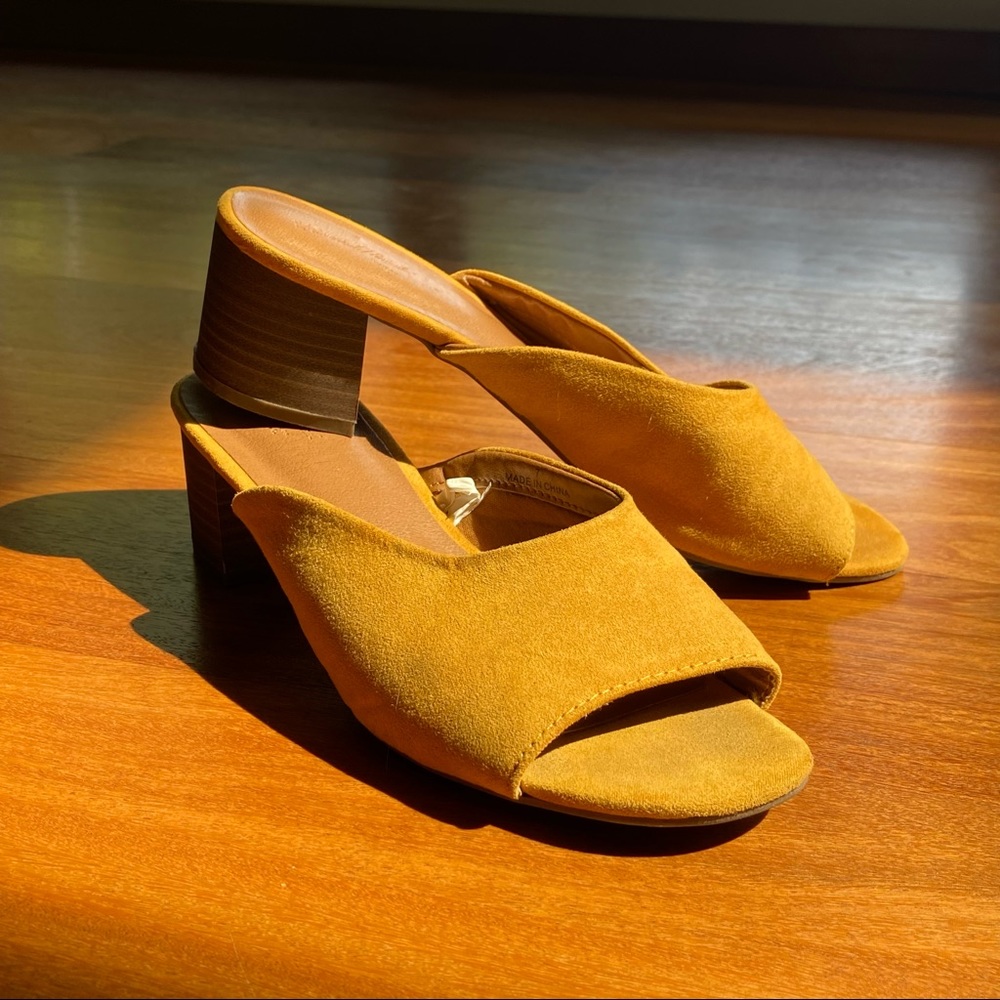 UNIVERSAL THREAD Low Open-Toe Heels